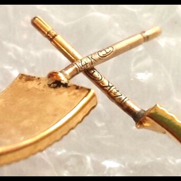 Couture 14Kt Yellow Gold Diamond Cut Textured Wide Hoop Earrings. 14kt earrings - Picture 5 of 6